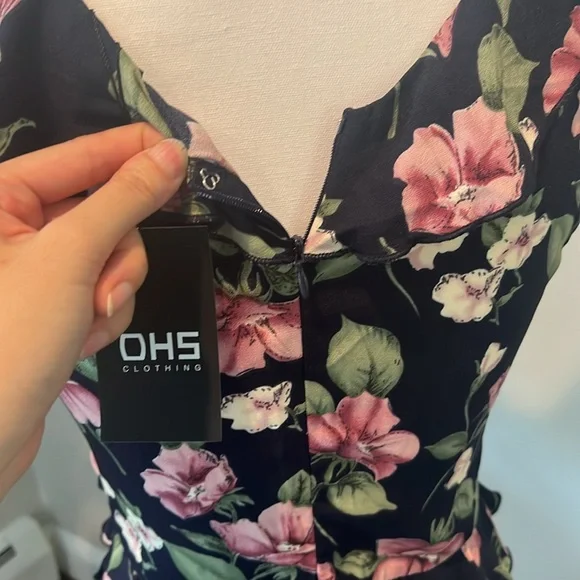 NWT OHS Ruffled Maxi Dress zip-up with clasp and front slit, size Small - Picture 5 of 6